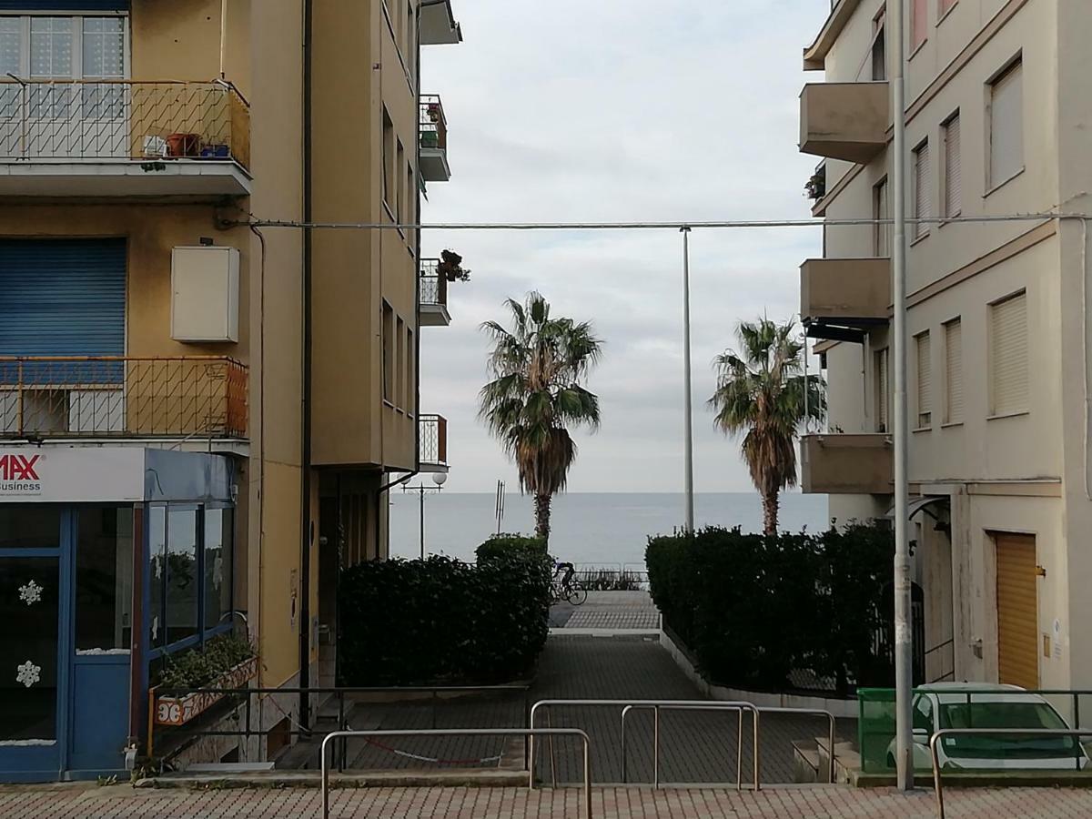 Апартаменты A Due Passi Dal Mare Сестри-Леванте Экстерьер фото